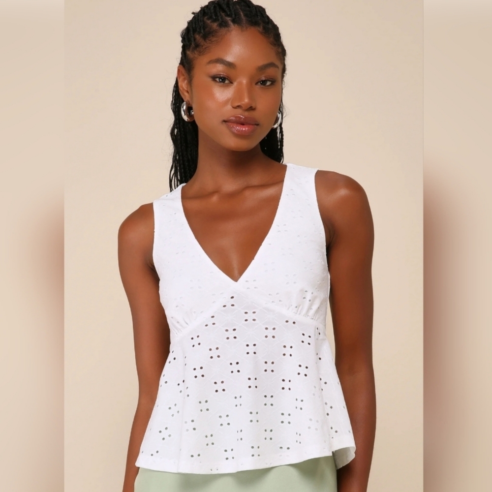 NWT Lulu's Breezy Effect Ivory Eyelet Tank Top Size Medium - Picture 1 of 15